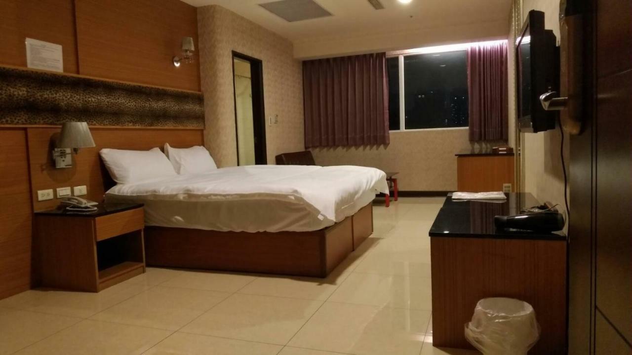 Schoen Hotel Kaohsiung Esterno foto
