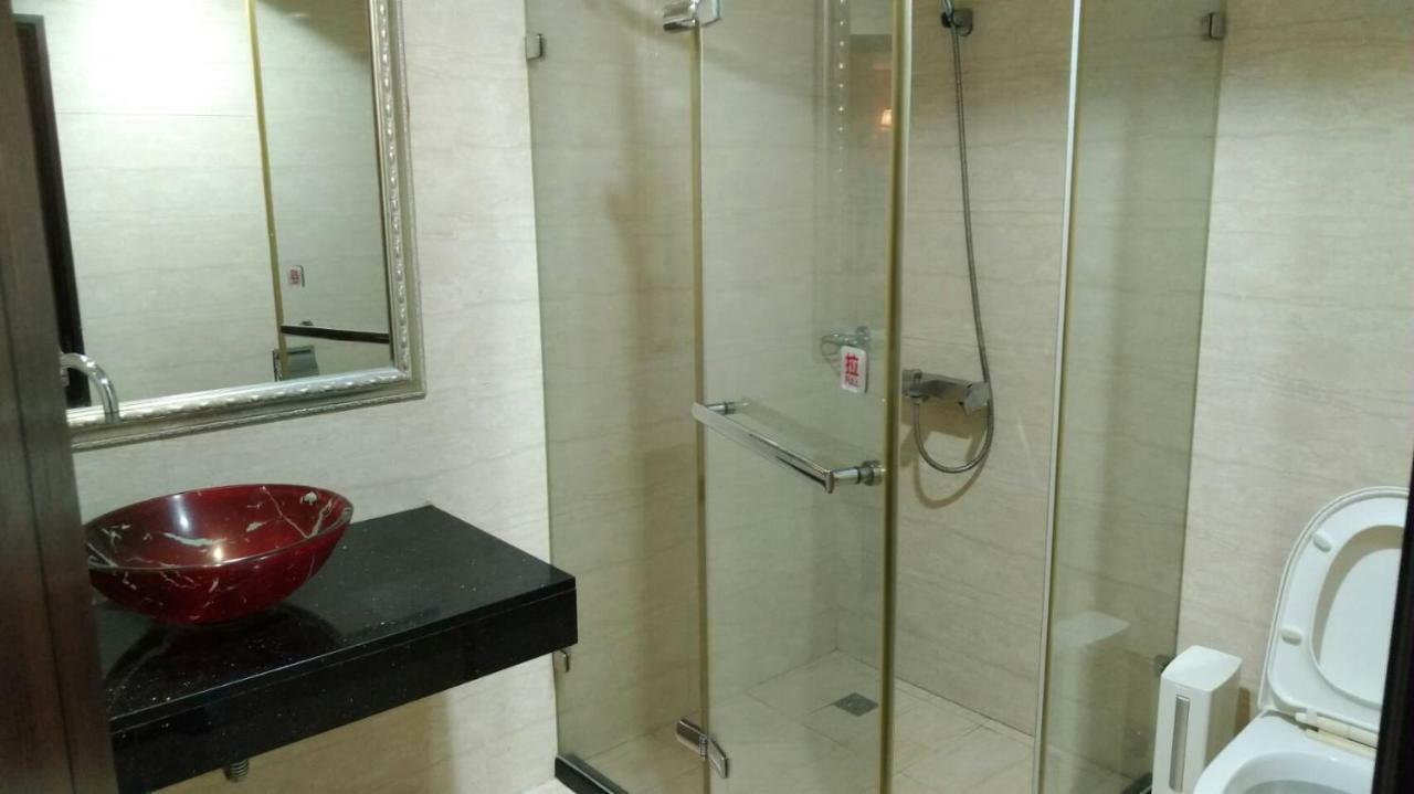 Schoen Hotel Kaohsiung Esterno foto